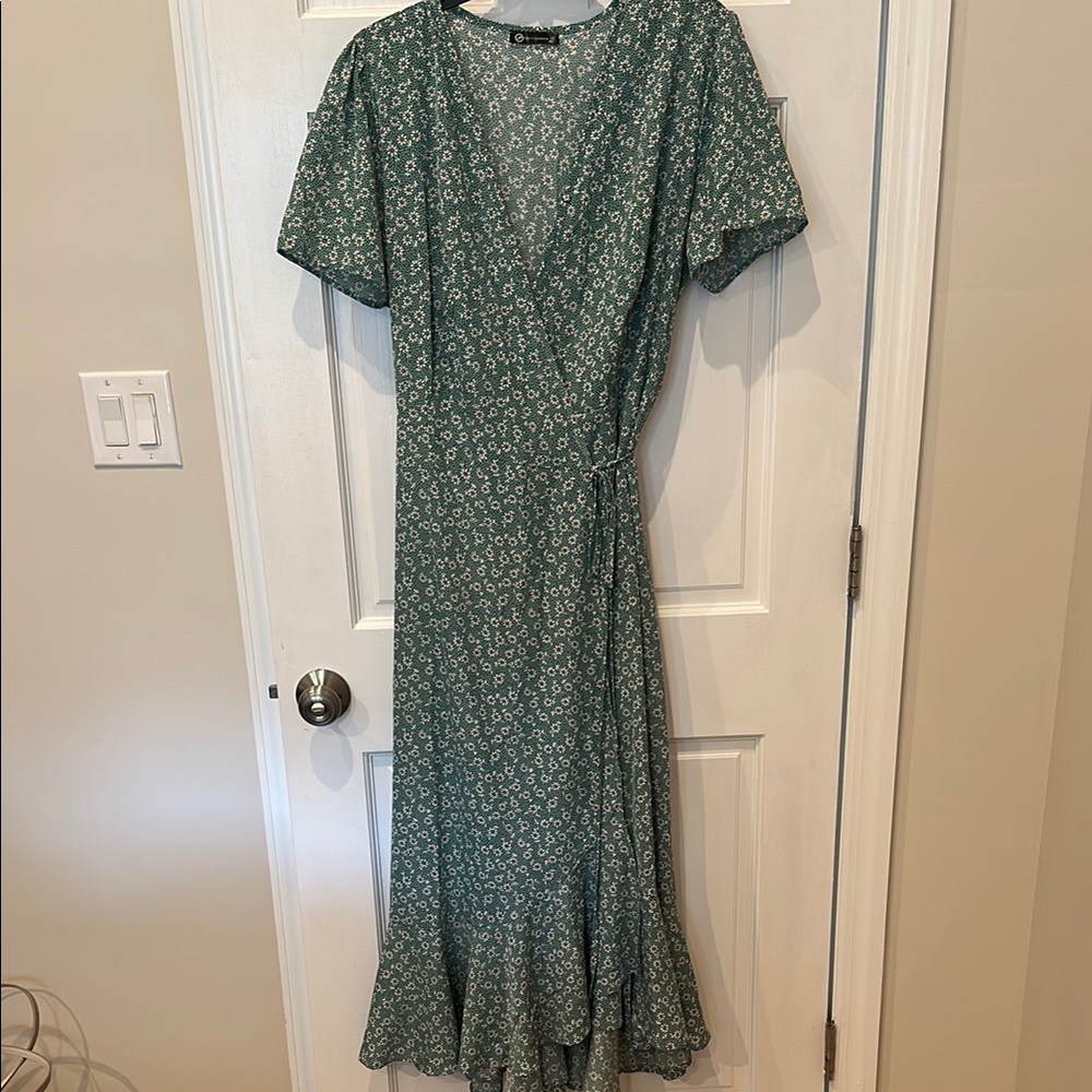 Green Maxi Sundress with Flutter Sleeves and V-Neck